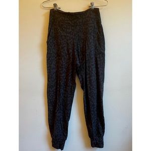 NWOT lululemon size 6 align joggers